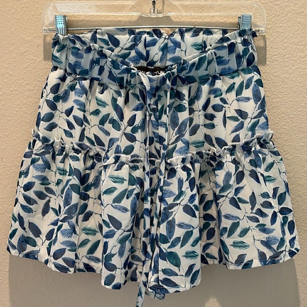 Kendall + Kylie Tropical Indigo Blue Floral‎ Ruffle sheer Shorts Size Small